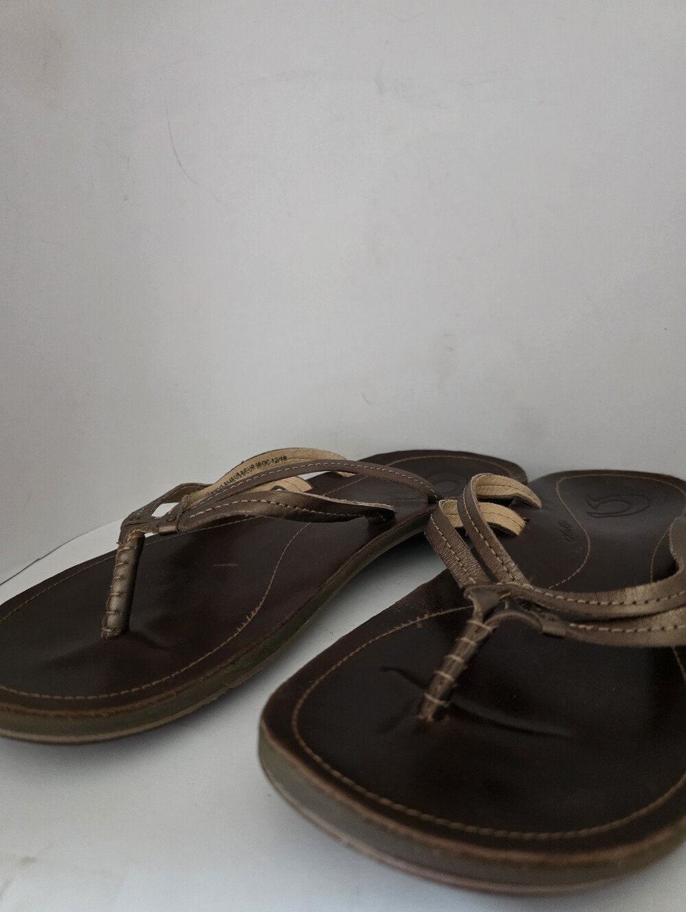 OluKai U'i Sandals Womens 8 Thong Toe-Post Casual Comfort Low Top Flats Bronze